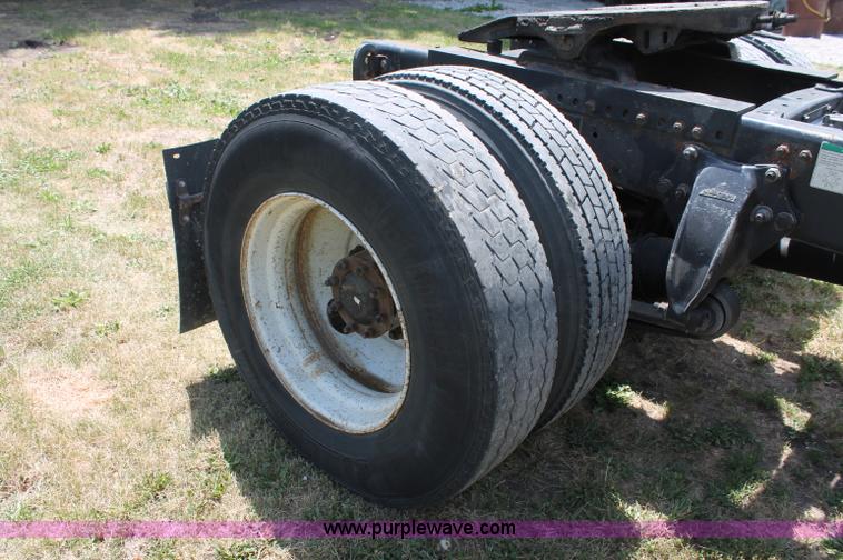 image for item C2556 2000 Freightliner FL70 semi truck