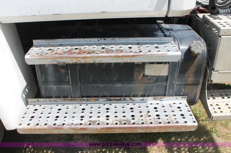 image for item C2556 2000 Freightliner FL70 semi truck