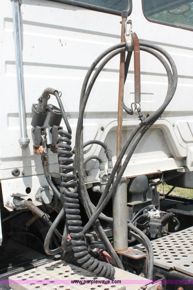 image for item C2556 2000 Freightliner FL70 semi truck