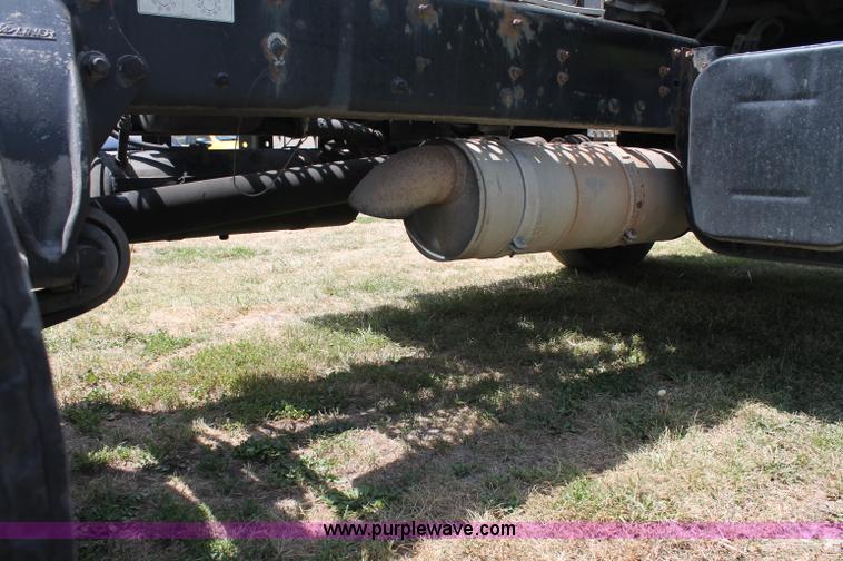 image for item C2556 2000 Freightliner FL70 semi truck