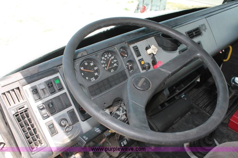 image for item C2556 2000 Freightliner FL70 semi truck