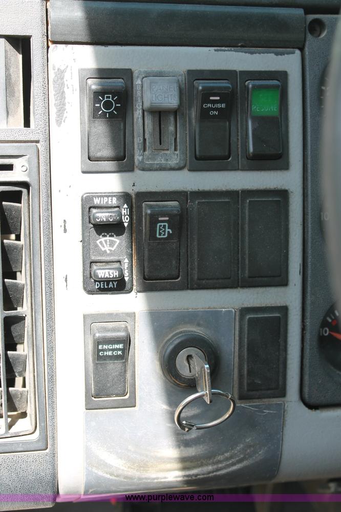 image for item C2556 2000 Freightliner FL70 semi truck