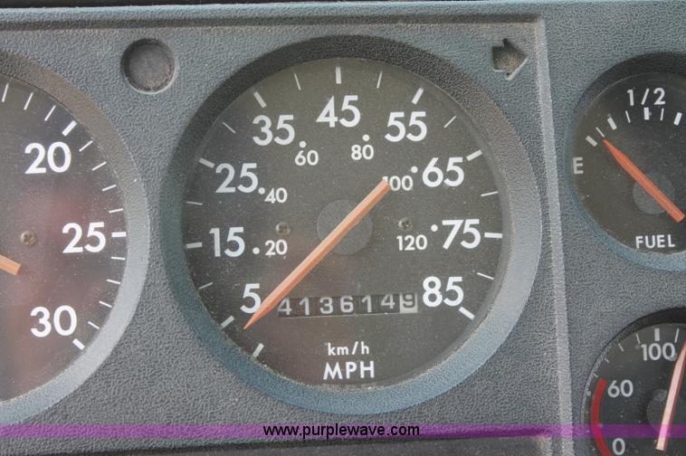 image for item C2556 2000 Freightliner FL70 semi truck