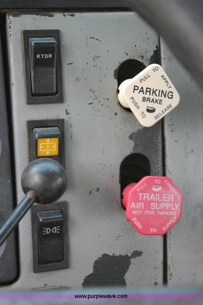 image for item C2556 2000 Freightliner FL70 semi truck