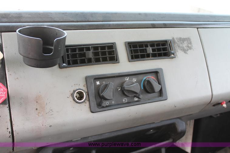 image for item C2556 2000 Freightliner FL70 semi truck