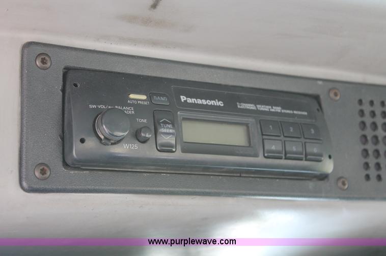 image for item C2556 2000 Freightliner FL70 semi truck