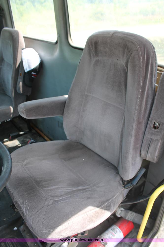 image for item C2556 2000 Freightliner FL70 semi truck