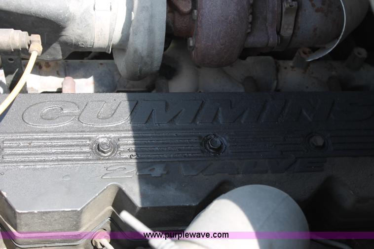 image for item C2556 2000 Freightliner FL70 semi truck