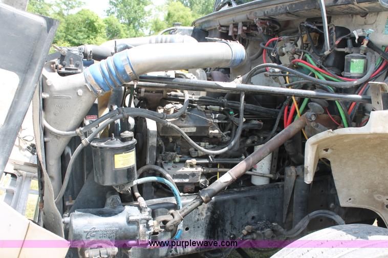 image for item C2556 2000 Freightliner FL70 semi truck