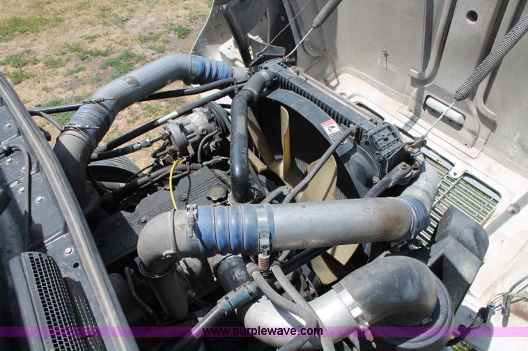 image for item C2556 2000 Freightliner FL70 semi truck