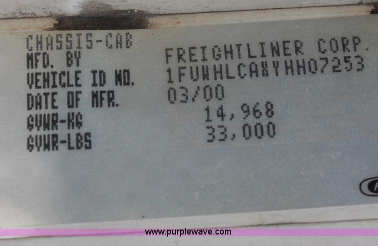 image for item C2556 2000 Freightliner FL70 semi truck