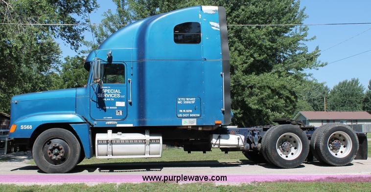 image for item C2561 1998 Freightliner FLD120 semi truck