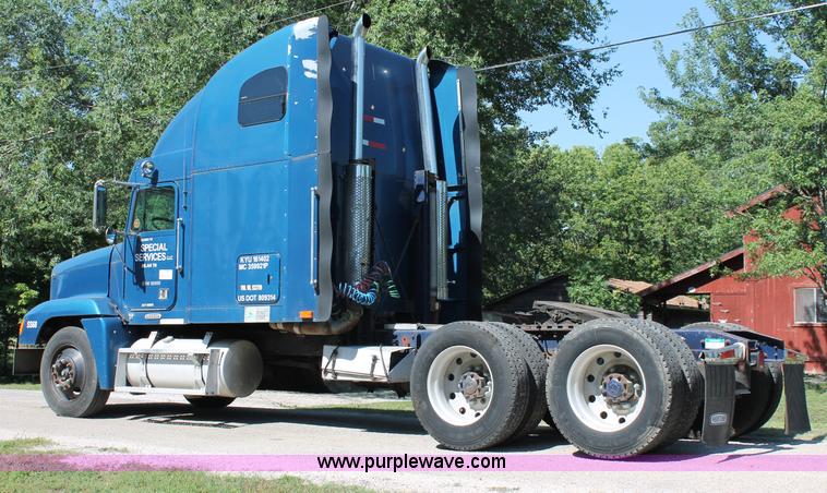 image for item C2561 1998 Freightliner FLD120 semi truck