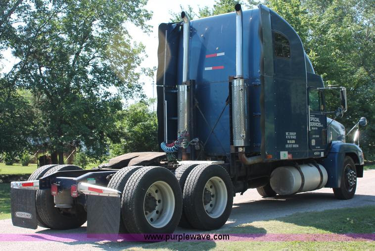 image for item C2561 1998 Freightliner FLD120 semi truck