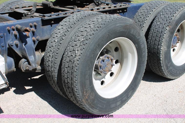 image for item C2561 1998 Freightliner FLD120 semi truck