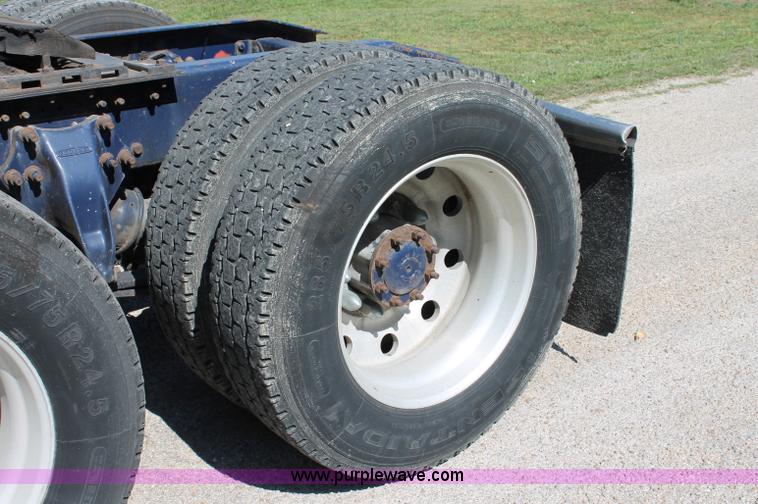 image for item C2561 1998 Freightliner FLD120 semi truck