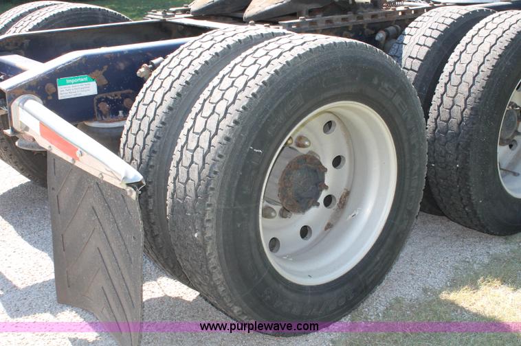 image for item C2561 1998 Freightliner FLD120 semi truck