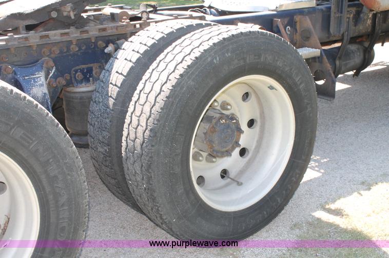 image for item C2561 1998 Freightliner FLD120 semi truck