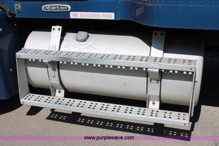 image for item C2561 1998 Freightliner FLD120 semi truck