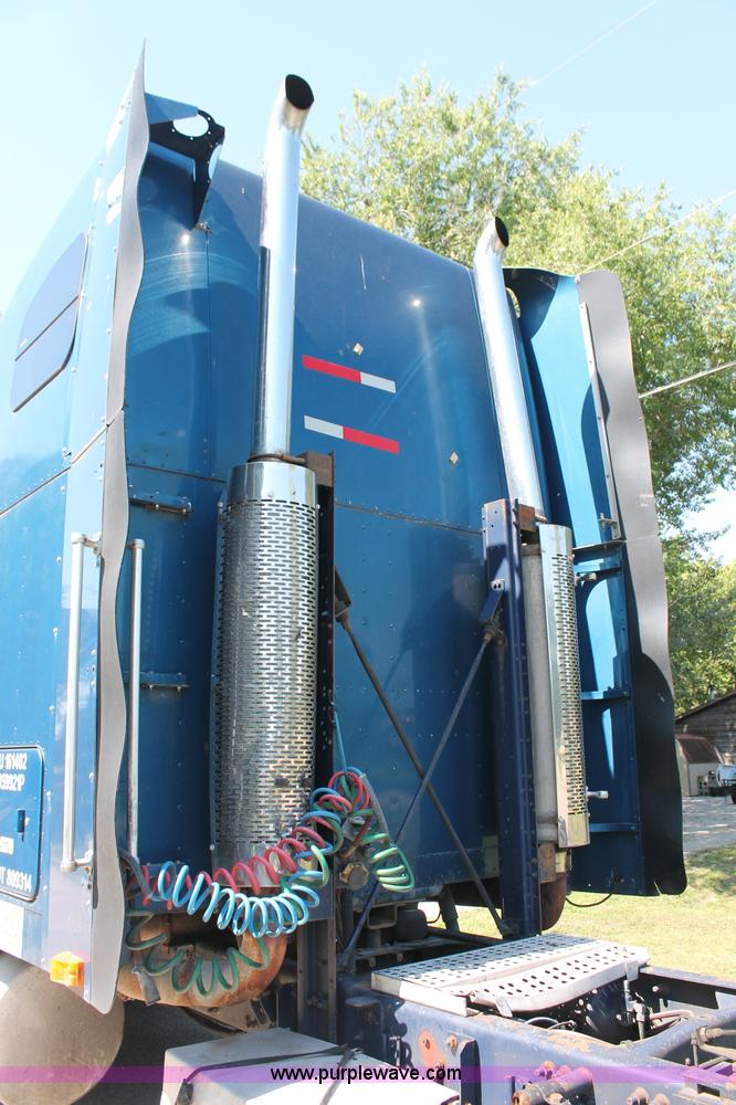 image for item C2561 1998 Freightliner FLD120 semi truck