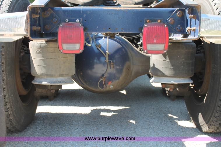 image for item C2561 1998 Freightliner FLD120 semi truck