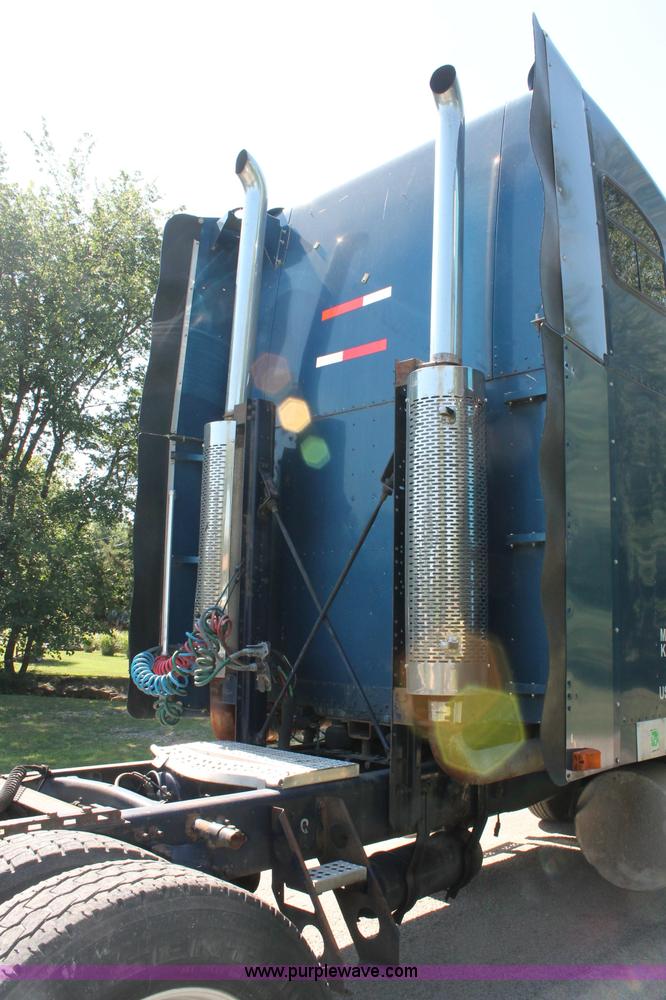 image for item C2561 1998 Freightliner FLD120 semi truck