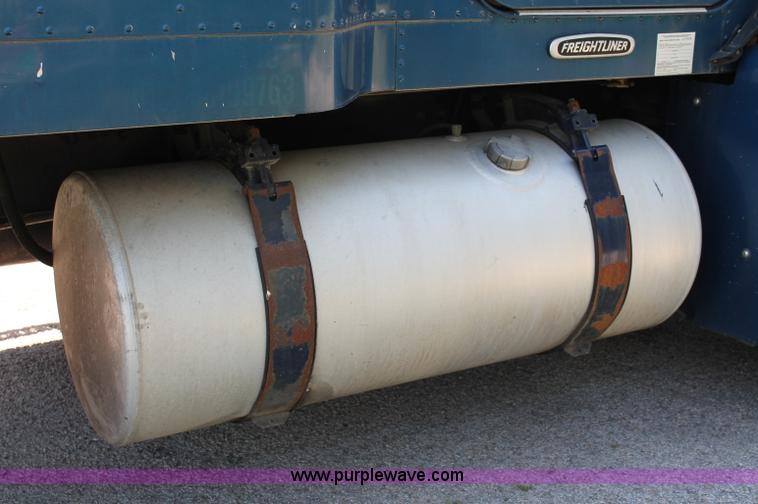 image for item C2561 1998 Freightliner FLD120 semi truck