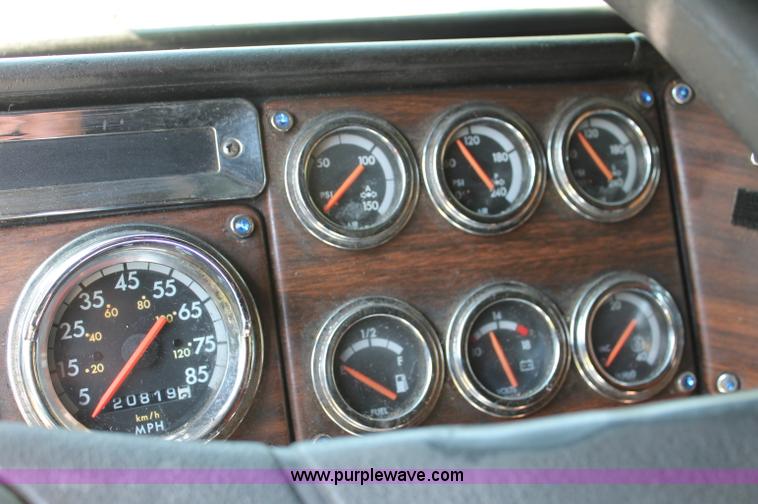 image for item C2561 1998 Freightliner FLD120 semi truck