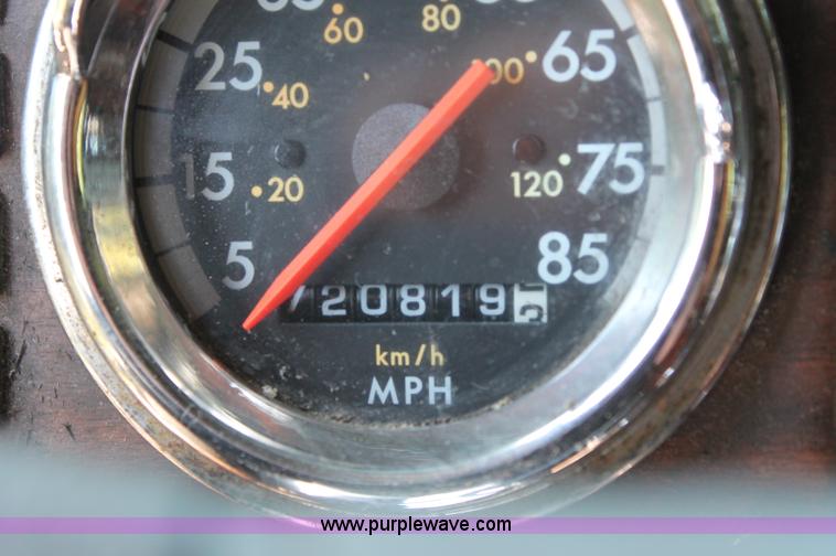 image for item C2561 1998 Freightliner FLD120 semi truck