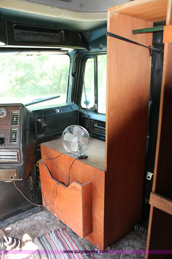 image for item C2561 1998 Freightliner FLD120 semi truck