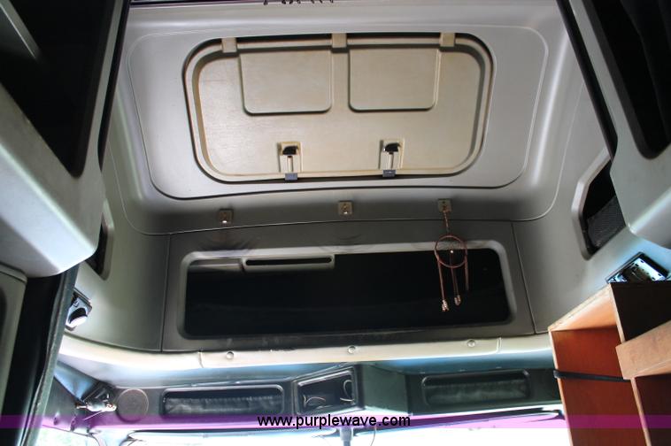 image for item C2561 1998 Freightliner FLD120 semi truck