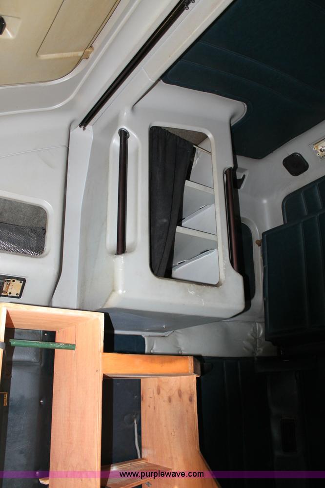 image for item C2561 1998 Freightliner FLD120 semi truck