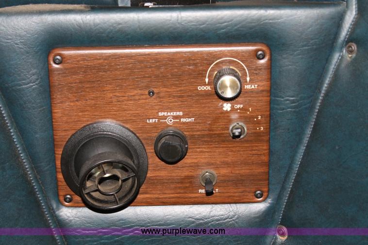 image for item C2561 1998 Freightliner FLD120 semi truck