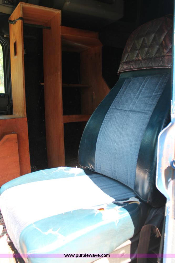 image for item C2561 1998 Freightliner FLD120 semi truck