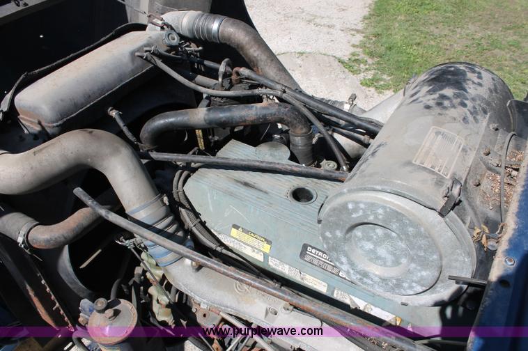 image for item C2561 1998 Freightliner FLD120 semi truck