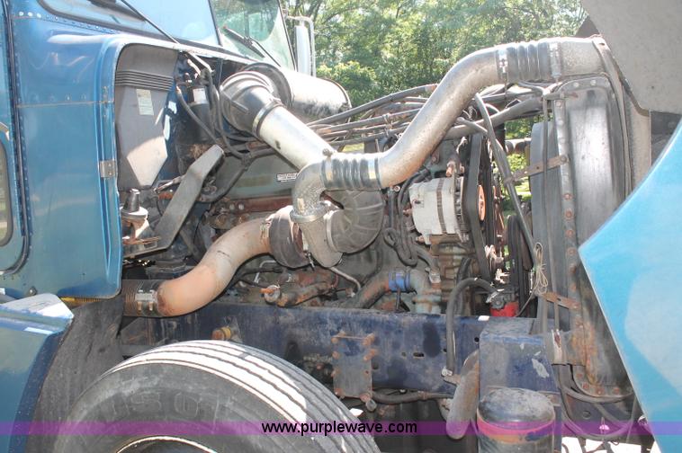 image for item C2561 1998 Freightliner FLD120 semi truck