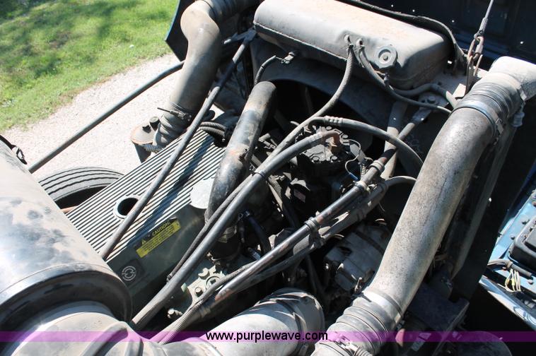 image for item C2561 1998 Freightliner FLD120 semi truck