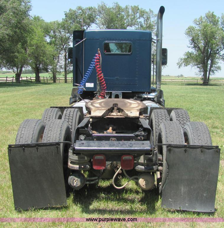 image for item C2575 1990 Kenworth T600 semi truck