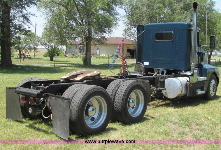 image for item C2575 1990 Kenworth T600 semi truck