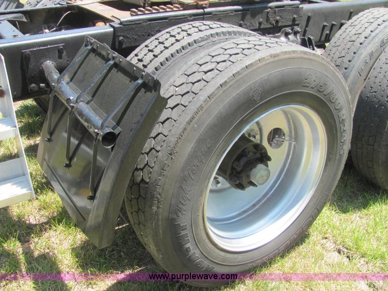 image for item C2575 1990 Kenworth T600 semi truck