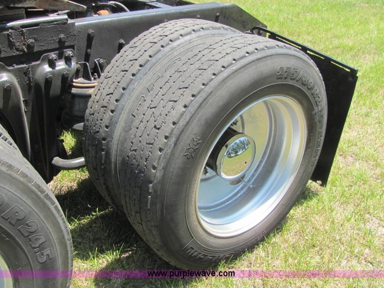 image for item C2575 1990 Kenworth T600 semi truck