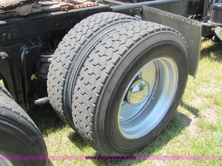 image for item C2575 1990 Kenworth T600 semi truck