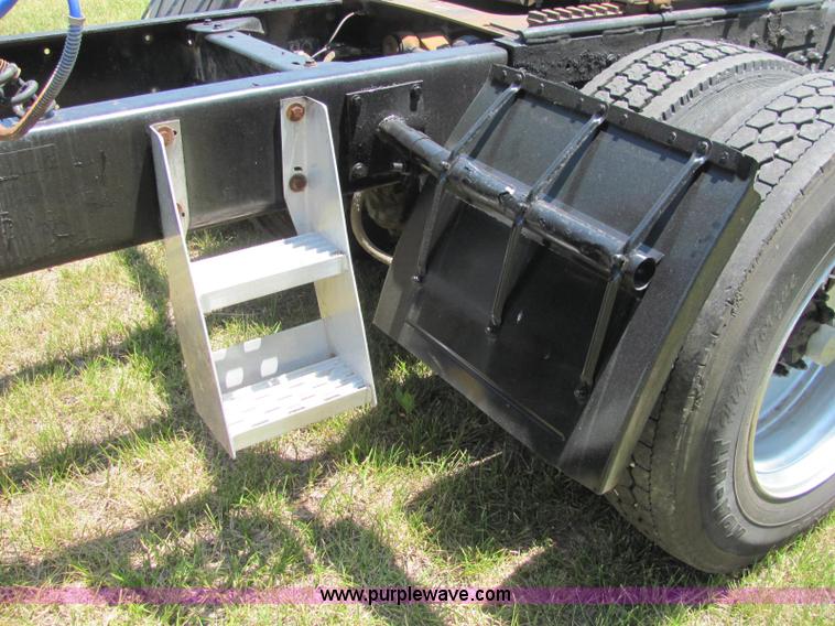 image for item C2575 1990 Kenworth T600 semi truck