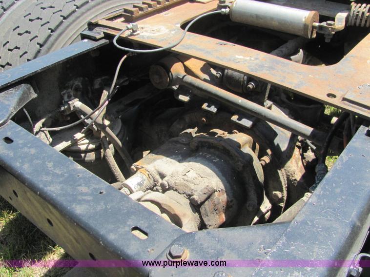 image for item C2575 1990 Kenworth T600 semi truck