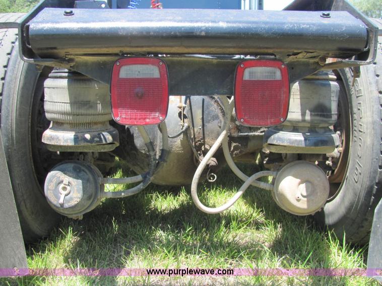 image for item C2575 1990 Kenworth T600 semi truck