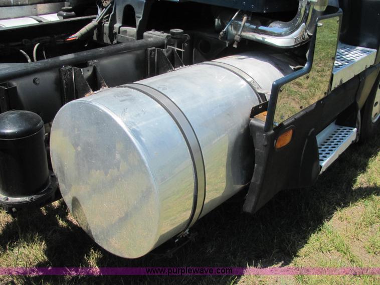 image for item C2575 1990 Kenworth T600 semi truck