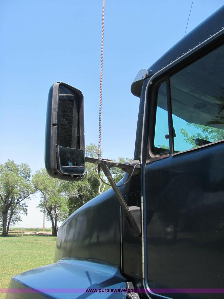 image for item C2575 1990 Kenworth T600 semi truck