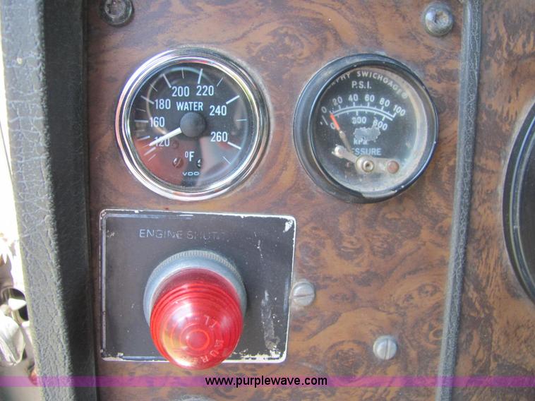 image for item C2575 1990 Kenworth T600 semi truck