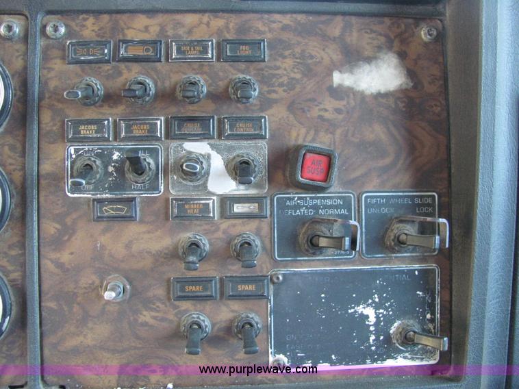 image for item C2575 1990 Kenworth T600 semi truck