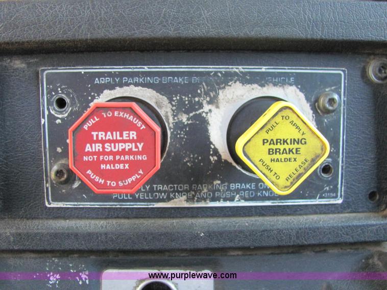 image for item C2575 1990 Kenworth T600 semi truck